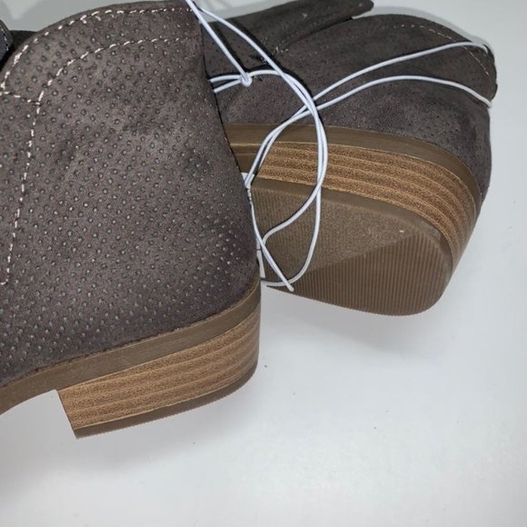 Universal Thread Booties - Picture 2 of 4